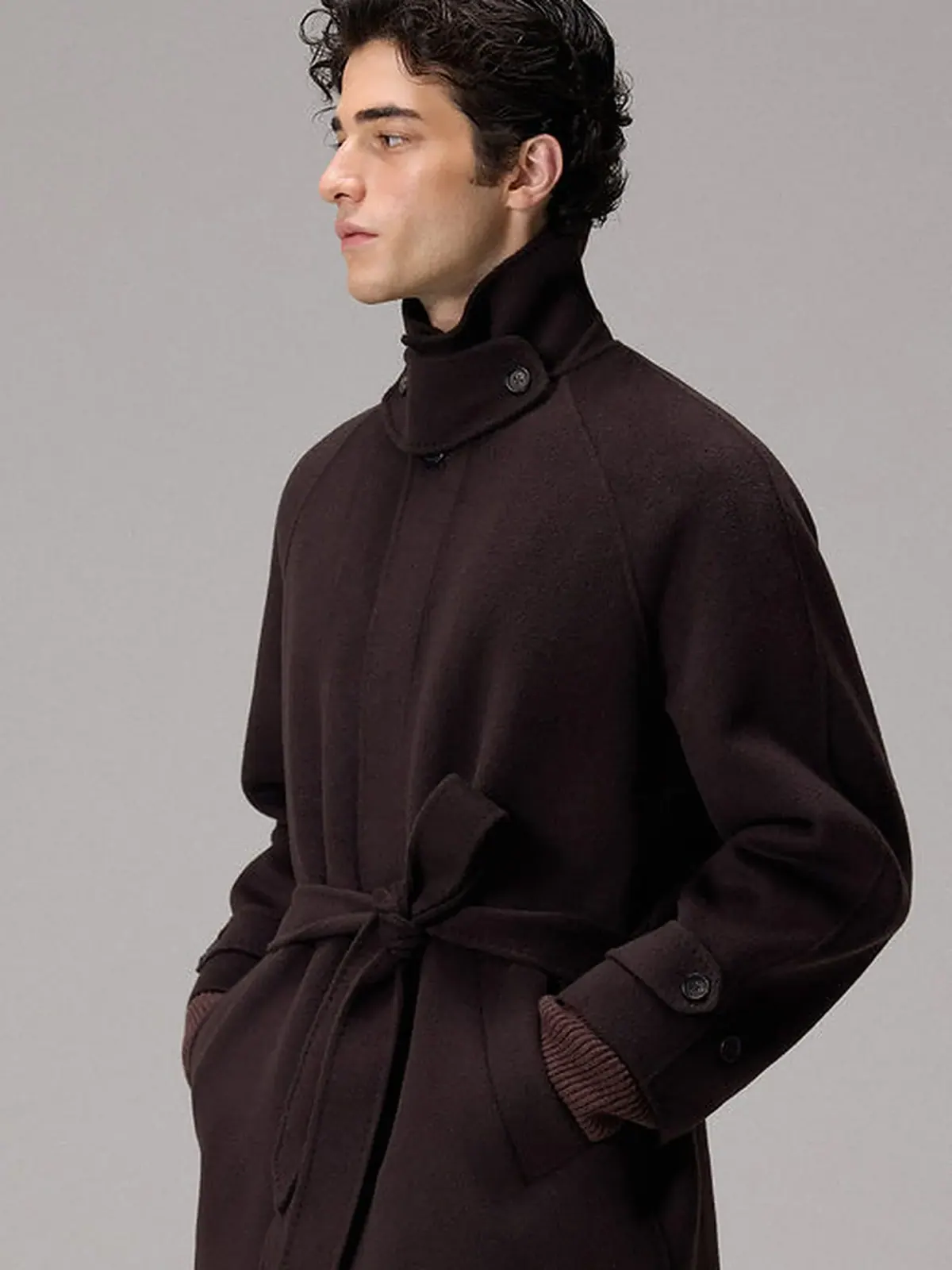Пальто-бальмакан из двусторонней шерсти с поясом, на модели 4