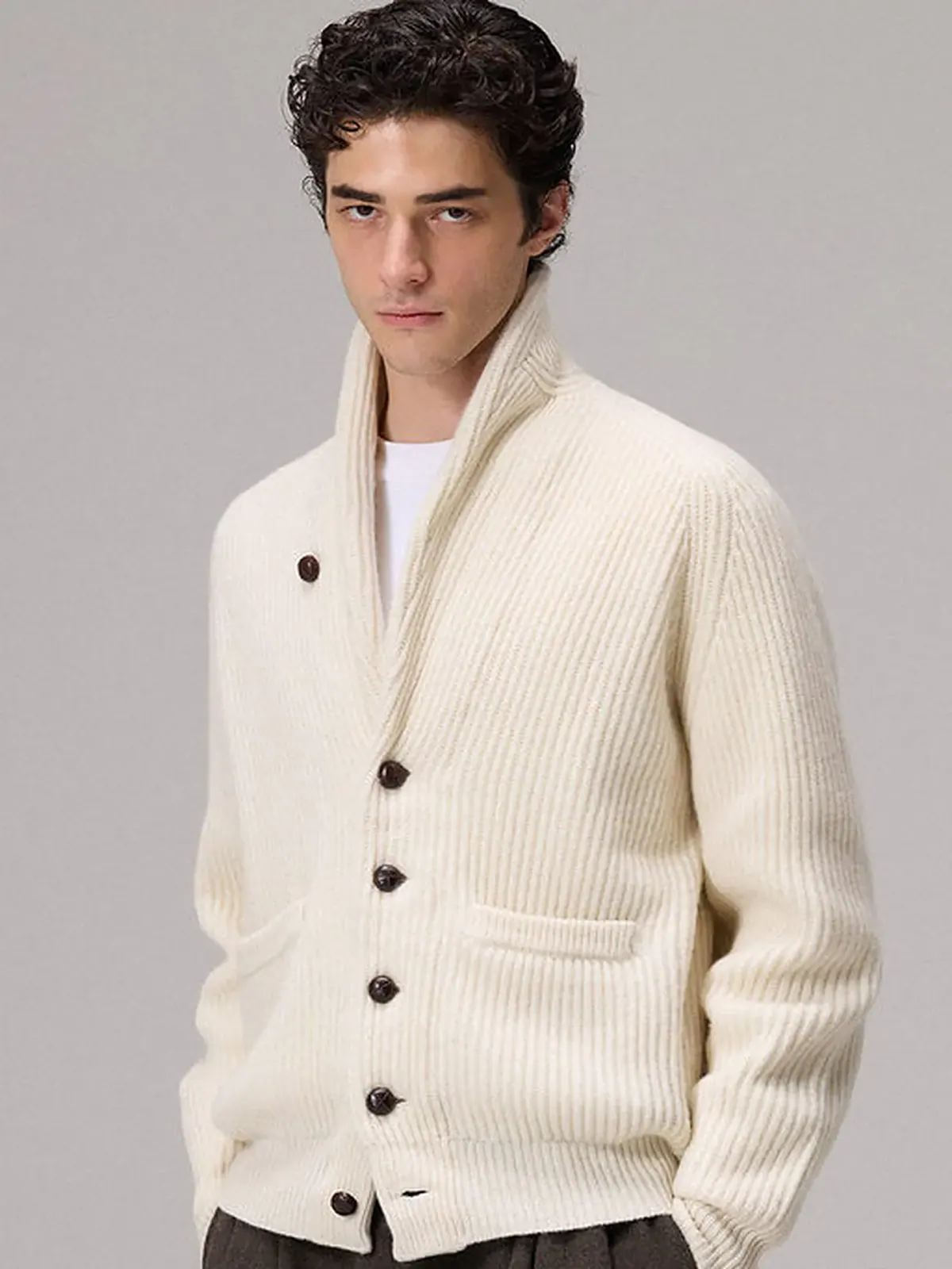 Шерстяной кардиган-жакет с шалевым воротником, на модели 3