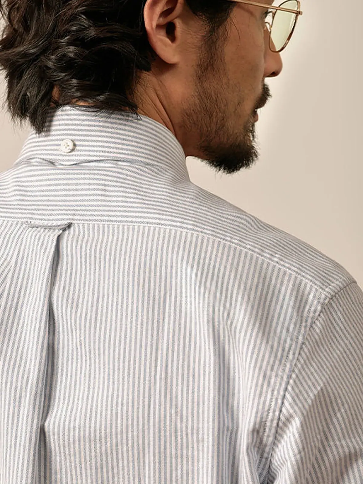 Сорочка Ivy из стираного оксфорда в полоску с воротником button-down, на модели 4