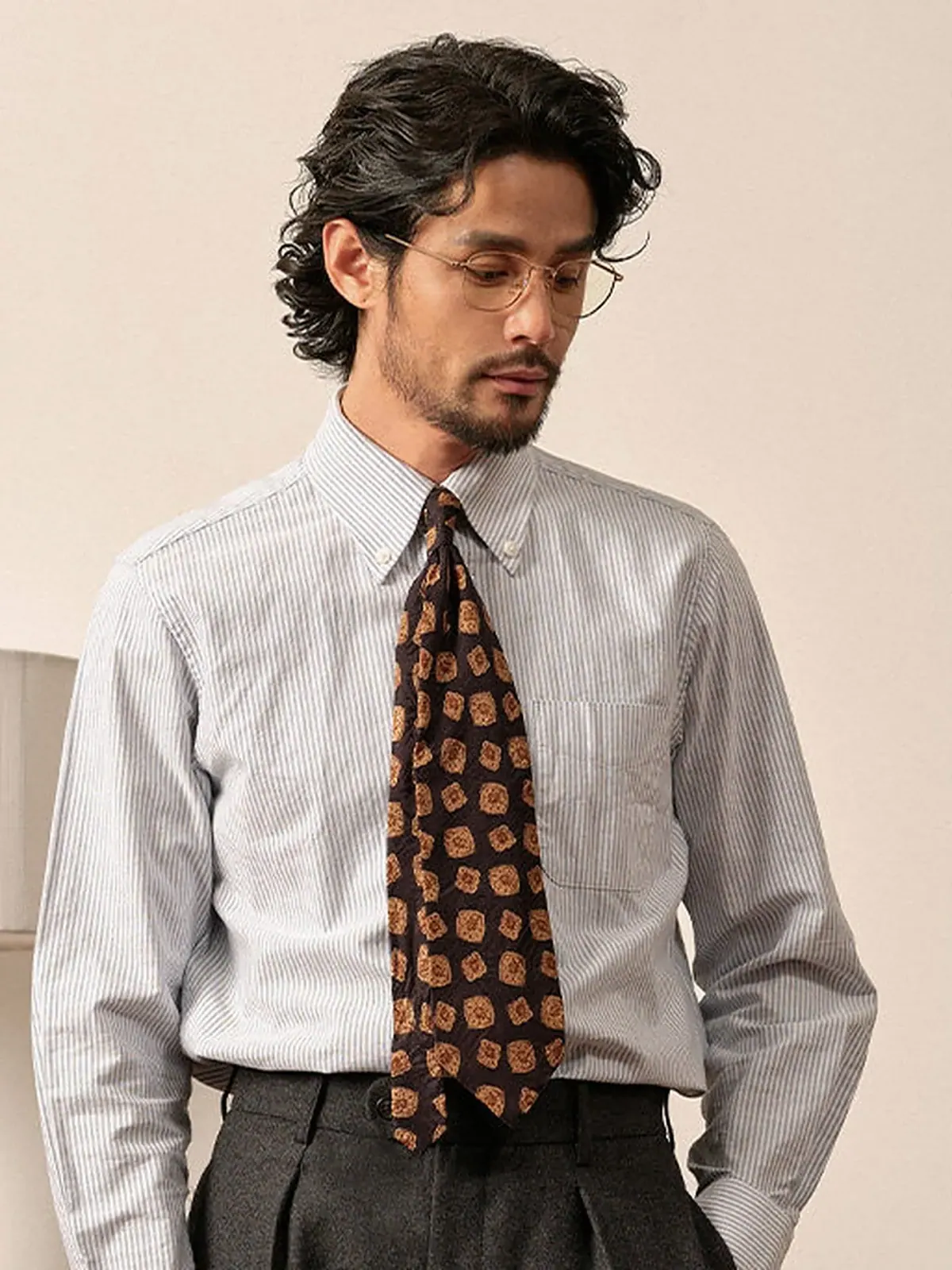 Сорочка Ivy из стираного оксфорда в полоску с воротником button-down, на модели 5